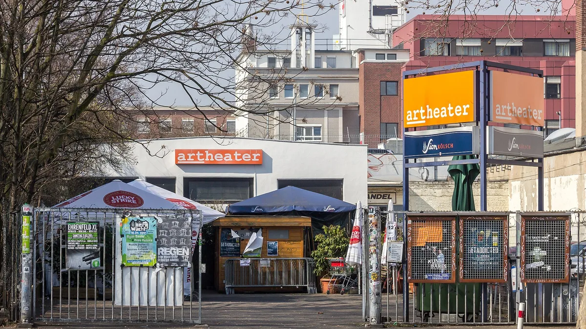 Außenansicht des Artheaters in Köln-Neuehrenfeld, einer der Clubs bei Ehrenfeld XL